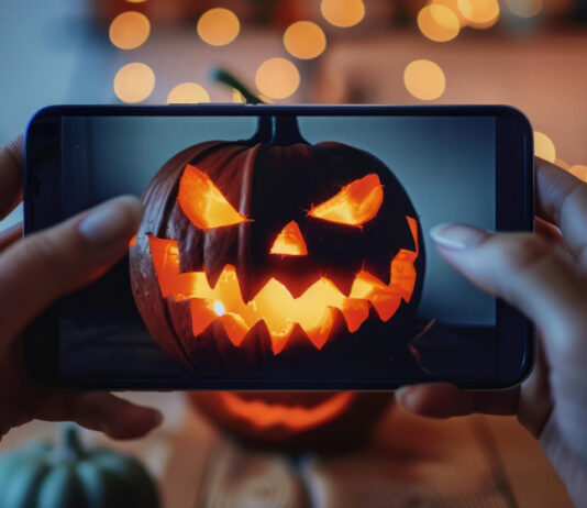 Crea video di Halloween con le foto degli amici