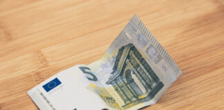 CinKue: cosa faresti o cosa vorresti farti fare con 5 euro? CinKue: cosa faresti o cosa vorresti farti fare con 5 euro?