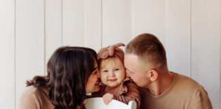 A chi assomiglia il bimbo al papà o alla mamma? A chi assomiglia il bimbo al papà o alla mamma?