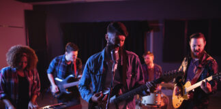 8 Consigli che una band dovrebbe seguire per una grande performance dal vivo 8 Consigli che una band dovrebbe seguire per una grande performance dal vivo