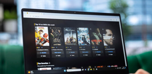 Streaming mania: gli italiani amano il binge watching Streaming mania: gli italiani amano il binge watching
