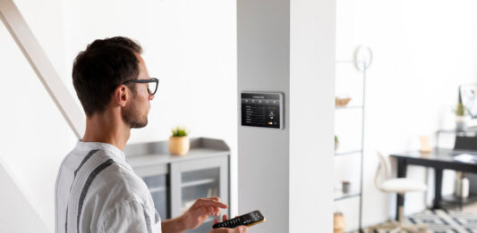 Domotica in casa: Comfort e Sicurezza Smart Domotica in casa: Comfort e Sicurezza Smart